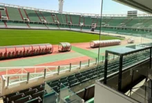 Vue du Grand Stade d’Agadir rénové avec écrans géants éclairage moderne et pelouse aux normes internationales